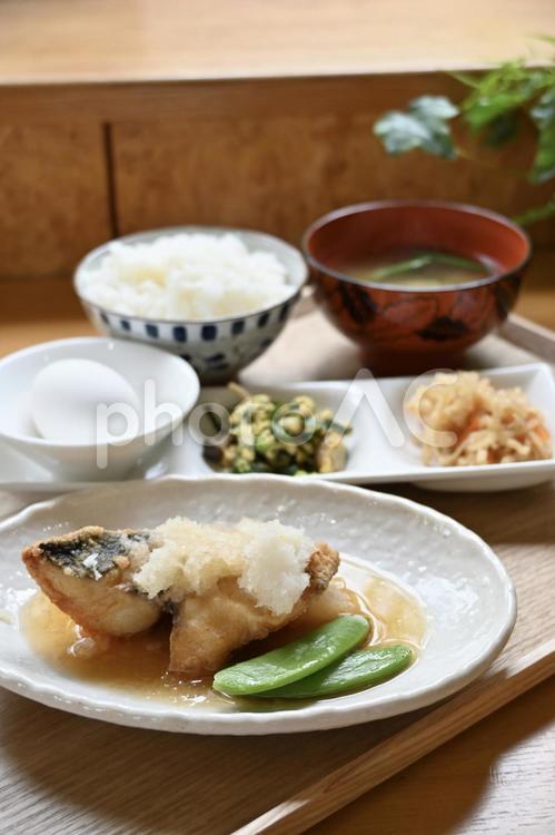 ヘルシーランチ　アジ唐揚げおろし和え 縦 鯵,唐揚げ,大根おろしの写真素材