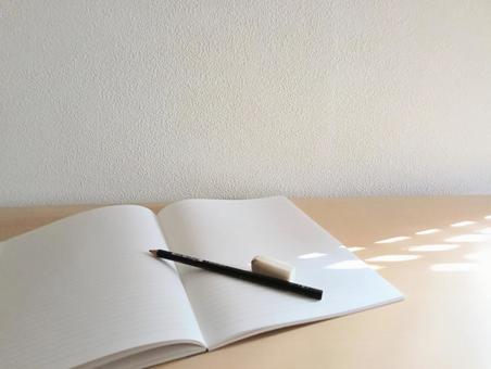 ノートと鉛筆の時間(A) 始まりのページ ノート,デスクノート,鉛筆の写真素材