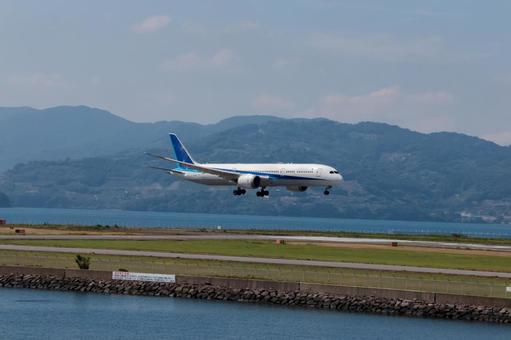 長崎空港と海の美しい夏の昼のパノラマ 飛行機,航空機,旅客機の写真素材
