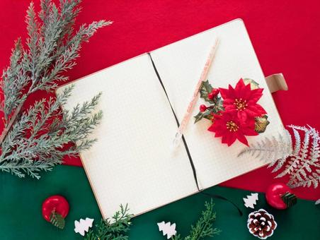 冬イメージ（クリスマス）背景赤＆緑2 クリスマス,冬,ポインセチアの写真素材