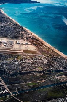 ロサンゼルスの空港と海岸線 ロサンゼルス,アメリカ,空撮の写真素材