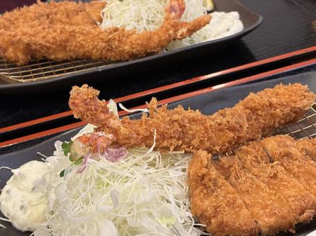 豚カツとエビフライ 豚カツとエビフライの写真