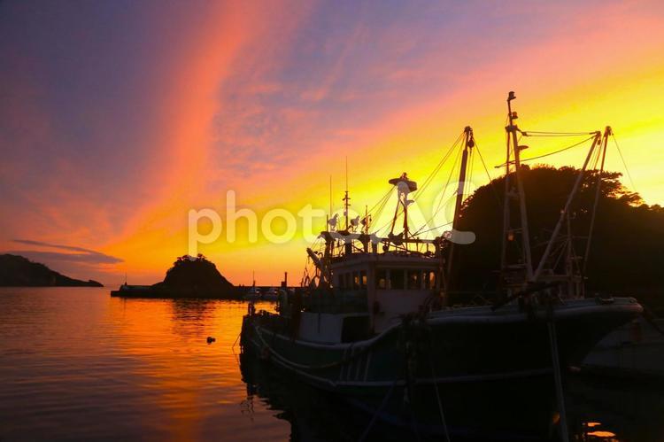 西伊豆町仁科港の素晴らしい夕陽 素晴らしい夕陽,西伊豆町,仁科港の写真素材