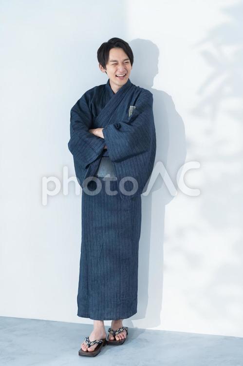 浴衣を着た男性 男性,浴衣,日本人の写真素材