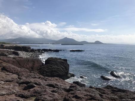 山と海岸と波 山と海岸と波の写真