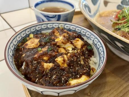 麻婆豆腐丼 麻婆豆腐,中華料理,四川料理の写真素材