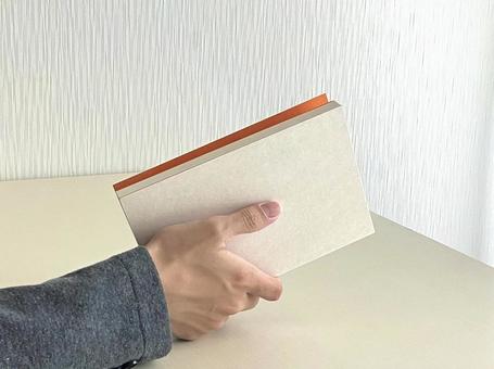 本を持つ手 本を持つ手 読書,本,手の写真素材