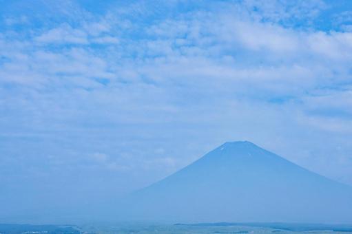 夏 幻想的な青い富士山 夏 幻想的な青い富士山の写真