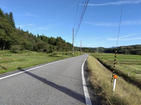 山に続く道 田舎の風景,田園,空の写真素材