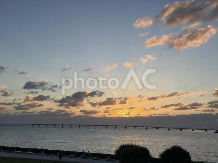 瀬長島の夕日 夕日,夕陽,夕焼けの写真素材