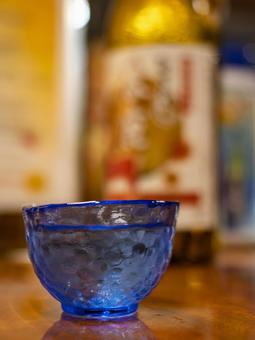 青の盃に香る奈良酒 日本酒,試飲,ぐい呑みの写真素材