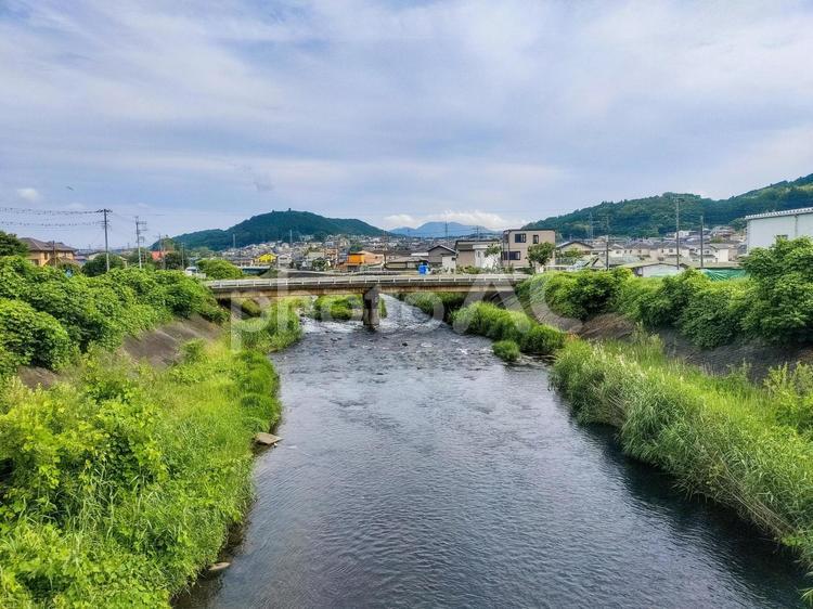 身延線車窓から潤井川と富士見橋 jr身延線,潤井川,富士見橋の写真素材