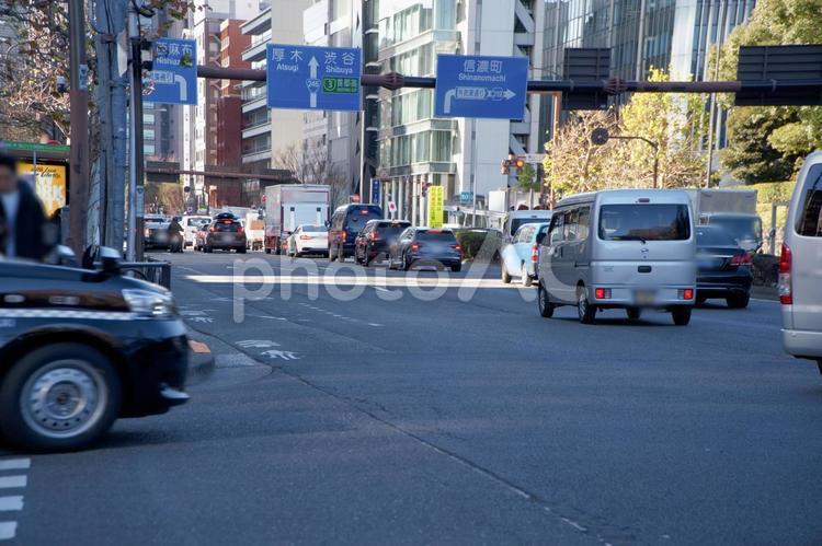 ２４６号線　青山１丁目駅　交差点 ビル,ビル街,街並みの写真素材