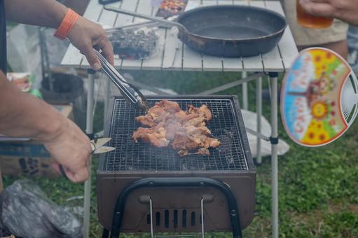 バーベキューの風景 バーベキュー,bbq,仲間の写真素材