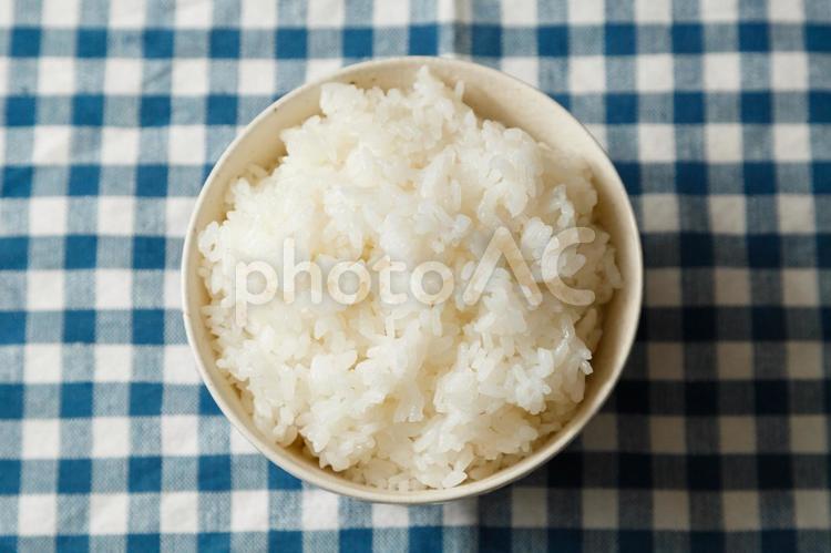 お茶碗に盛られた炊き立てご飯 ご飯,米,茶碗の写真素材