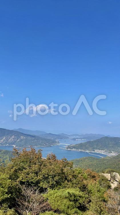 山の頂上から眺める瀬戸内海 海,空,青空の写真素材