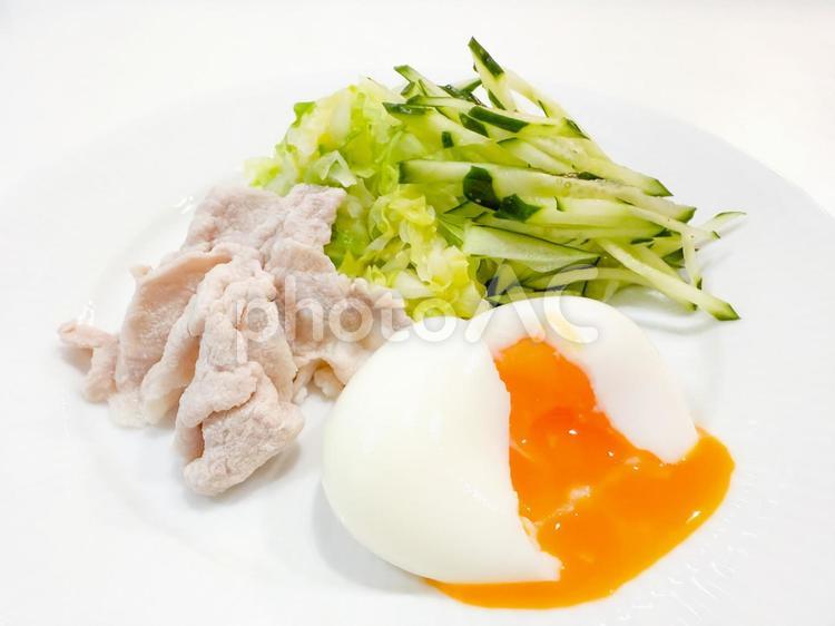 半熟卵 半熟卵,卵料理,朝食の写真素材