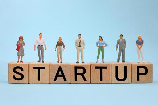 スタートアップと書かれたブロック スタートアップ,ベンチャー,ベンチャー企業の写真素材
