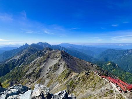 穂高連峰と槍ヶ岳山荘 穂高連峰と槍ヶ岳山荘の写真