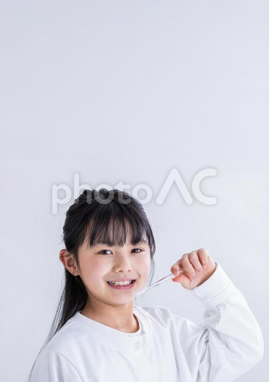 歯磨きをする子ども　 teeth 歯磨き,歯ブラシ,白背景の写真素材