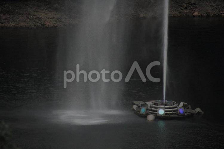 高知県宿毛市　中筋川ダムの噴水 噴水,ダム,ダム湖の写真素材