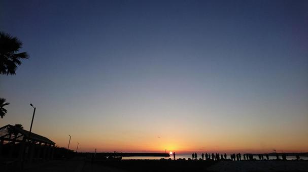 People watching the sunset, JPG People watching the sunset, JPG