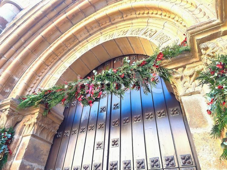 クリスマス飾りの可愛い教会 冬,クリスマス,クリスマス飾りの写真素材
