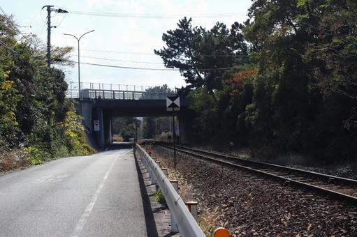 線路と道路と高架橋のある町並み 線路と道路と高架橋のある町並み 線路,道路,高架橋の写真素材