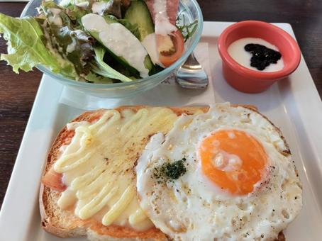 Cheese toast and fried egg cafe breakfast, JPG