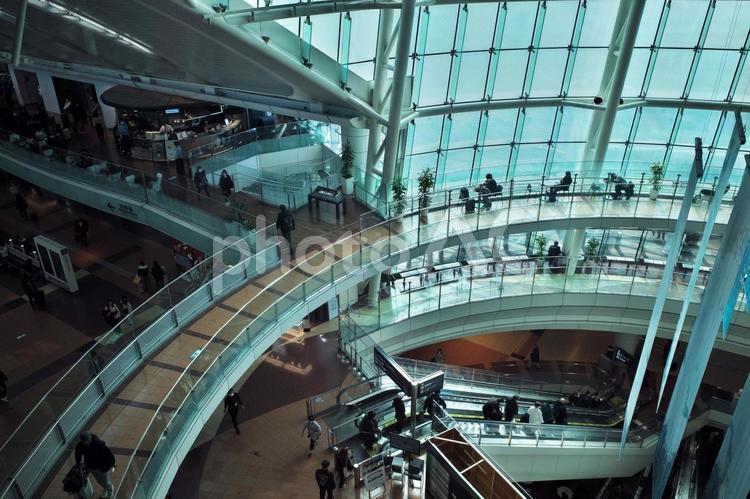 羽田空港第2ターミナルの吹き抜け 第2ターミナル,t2,吹き抜けの写真素材