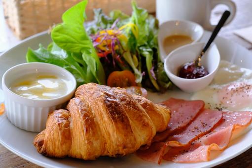 モーニングセット モーニング,クロワッサン,サラダの写真素材
