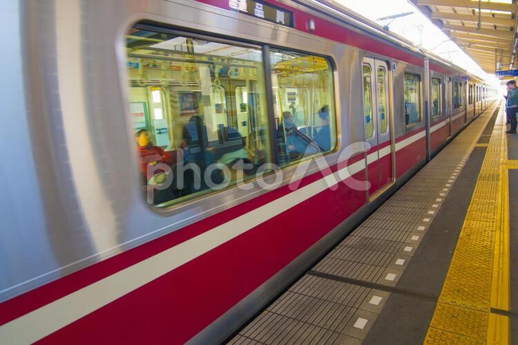 京急本線立会川のホーム 駅,電車,駅のホームの写真素材