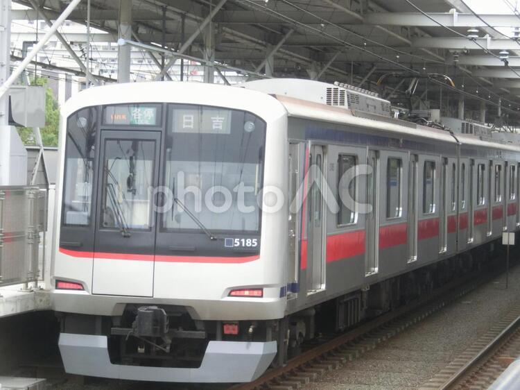 東急東横線・目黒線で見られる車両 東急,東急電鉄,東横線の写真素材