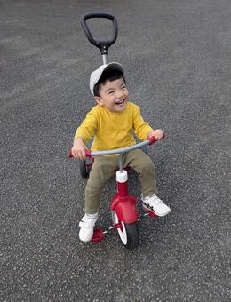 三輪車こぐの大好き 三輪車こぐの大好き 三輪車,漕ぐ,男の子の写真素材