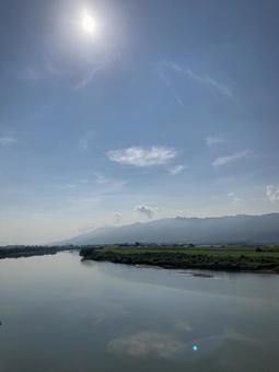 夏の空と川と山 夏の空と川と山の写真