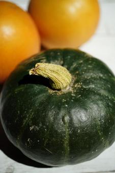 ミニカボチャと梨 ミニカボチャと梨 梨,ミニカボチャ,野菜の写真素材