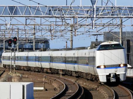 683 series Thunderbird passing through Otsukyo, JPG