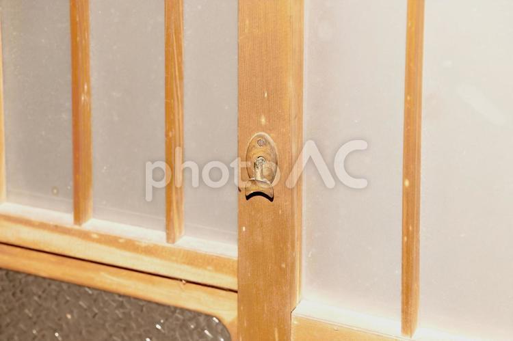 古い建具の回し鍵 鍵,建具,木製の写真素材