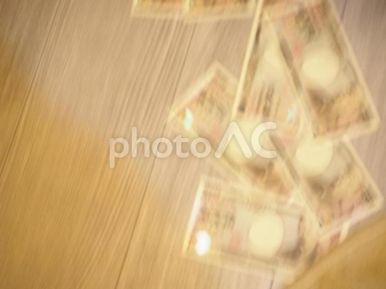 大金のお札が舞うイメージ 万札,ばら撒き,成金の写真素材
