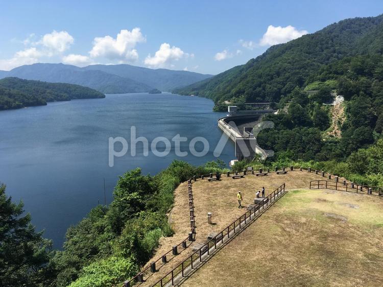 夏の有峰湖 風景,ダム,山の写真素材