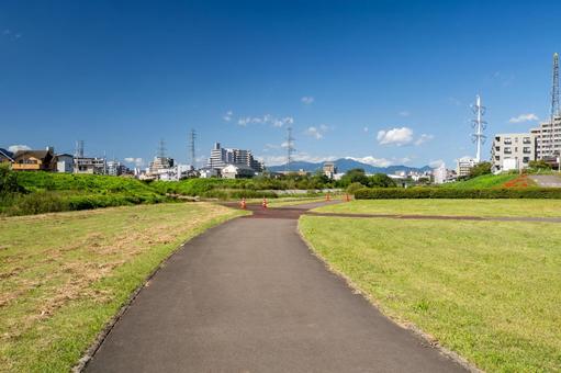 河原の公園⑴ 河原の公園⑴の写真