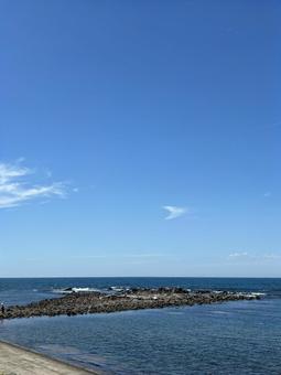 海の岩場 海の岩場の写真