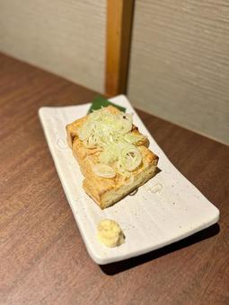 Photo, deep-fried tofu, green onion, leek, 