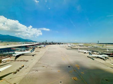 香港国際空港の駐機場の眺めと青空 香港国際空港の駐機場の眺めと青空 香港国際空港,空港,青空の写真素材