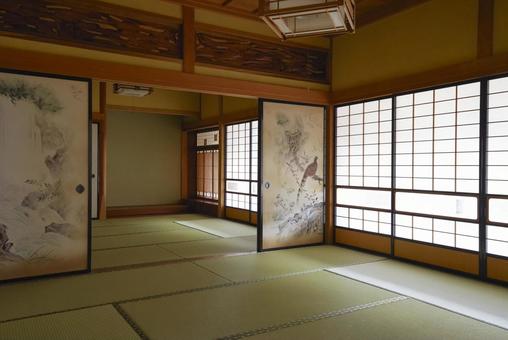 日本家屋の畳敷き和室と美しい障子 日本家屋の畳敷き和室と美しい障子 和室,日本家屋,畳の写真素材