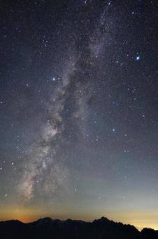 北アルプスに昇る天の川 北アルプスに昇る天の川の写真