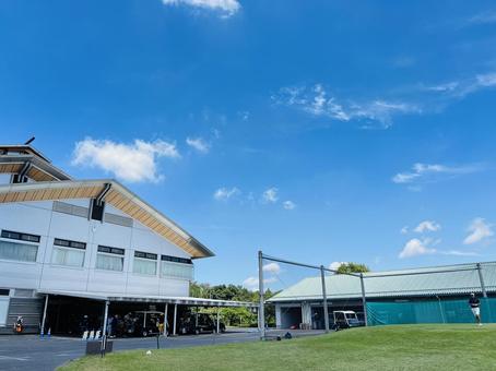 ゴルフ練習場の施設全景 ゴルフ練習場の施設全景 ゴルフ,ゴルフ場,ゴルフ練習場の写真素材