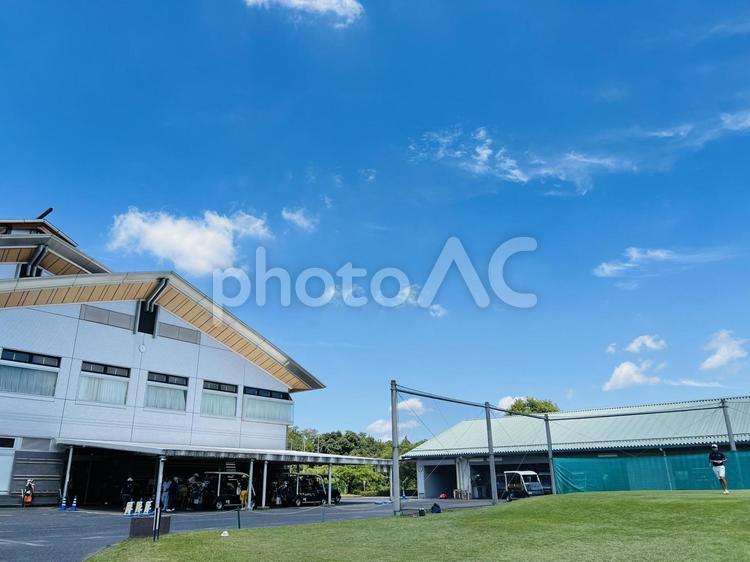 ゴルフ練習場の施設全景 ゴルフ,ゴルフ場,ゴルフ練習場の写真素材