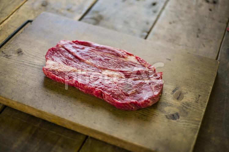 ステーキ用の肉 牛肉,ステーキ用,ステーキの写真素材