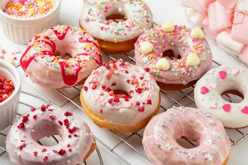 かわいいドーナツ盛り合わせ2 かわいいドーナツ盛り合わせ2 ドーナツ,ドーナッツ,donutsの写真素材